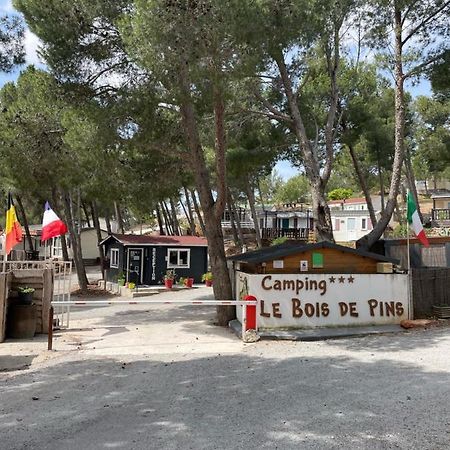 Camping Le Bois De Pins سالس-ليه-شاتو المظهر الخارجي الصورة