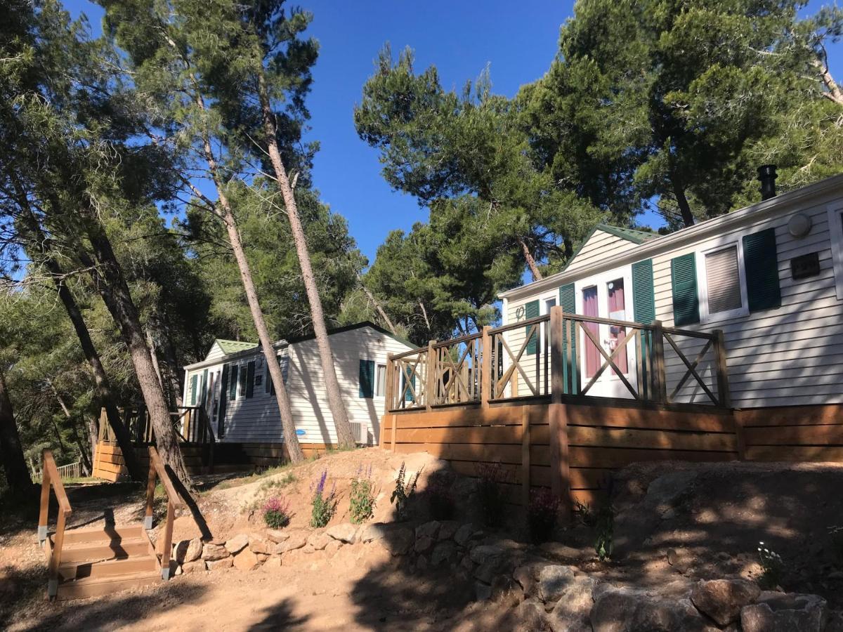 Camping Le Bois De Pins سالس-ليه-شاتو المظهر الخارجي الصورة