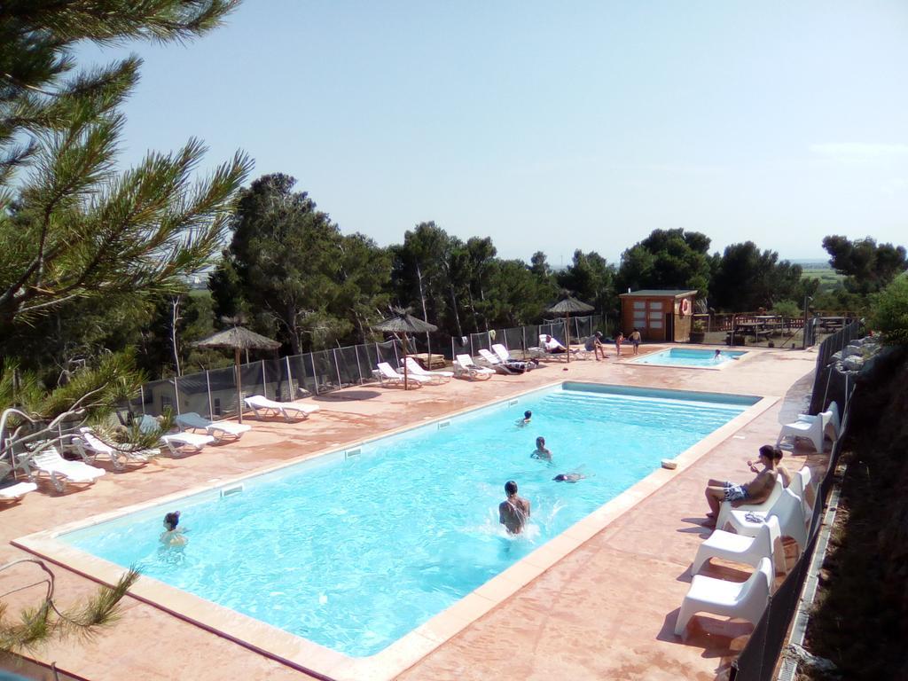 Camping Le Bois De Pins سالس-ليه-شاتو المظهر الخارجي الصورة